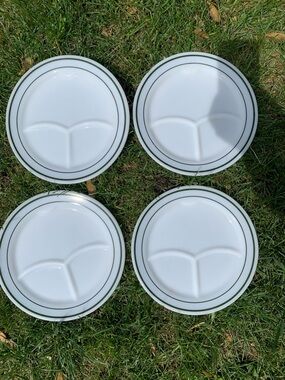 Corningware White Dinner Plates with Green Trim (Set of 4)